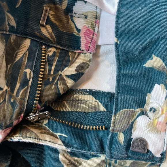 Volcom Floral Shorts Y2K Green Womens Size 26 Low Rise - Picture 7 of 7